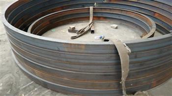 搬运槽钢弯圆要小心